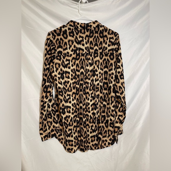Chic Leopard Button Down Shirt - Picture 4 of 5